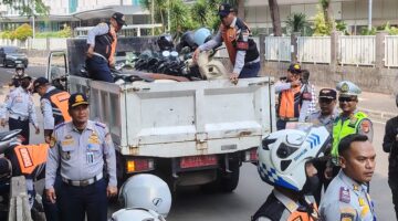Tiga Jukir Liar Diamankan Saat Operasi Penertiban Parkir Liar di Kawasan Daan Mogot