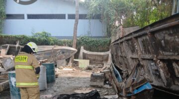 Kebakaran Pabrik Perahu di Prepedan Berhasil Dikendalikan dalam Hitungan Menit