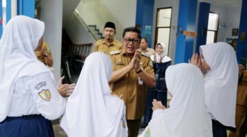 Tinjau MPLS, Sachrudin Pastikan Program Sekolah Swasta Gratis Berjalan Optimal dan Dirasakan Masyarakat