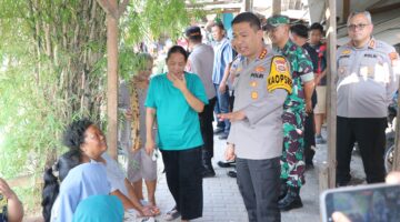 Kapolres Metro Tangerang Kota Datang dan Bagikan Bantuan Sosial di Kelompok Rentan