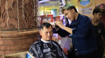 Hadir di Festival Cisadane, Dinsos Kota Tangerang Buka Layanan Cukur dan Pijat Bayar Seikhlasnya