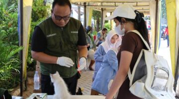 Sambut HUT Ke-81 RI, DKP Kota Tangerang Gelar Layanan Vaksinasi Rabies Gratis di Kelurahan Poris Plawad