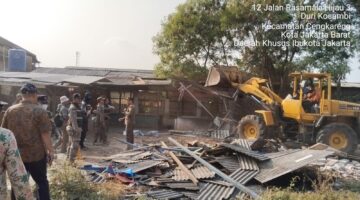 Puluhan Lapak di Atas Aset Pemprov DKI Dibongkar, Lahan Disiapkan Jadi Fasilitas Olahraga Warga