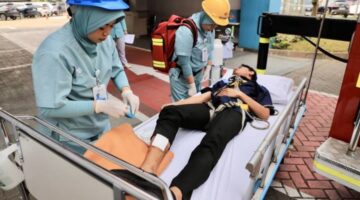 Tingkatkan Kesiapsiagaan Bencana, BPBD Kota Tangerang dan RS EMC Gelar Simulasi Penanganan Kebakaran dan Evakuasi Darurat