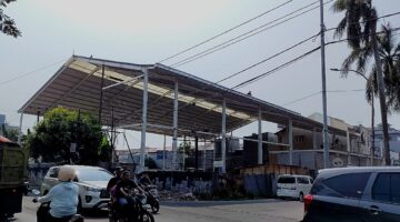 Bangunan Raksasa Diduga Tanpa PBG Berdiri di Pinggir Jalan Peta Barat, Warga Minta Pemkot Jakbar Bertindak