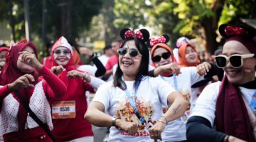 Rano Karno Lepas 1.474 Peserta Jalan Sehat Meruya Fest 2026, Warga Tumpah Ruah Semarakkan HUT RI ke-81