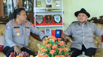 Kapolres Tulang Bawang Barat Jalin Silaturahmi Kunjungi Tokoh Adat Federasi Adat Marga Empat, Bangun Sinergi Demi Kamtibmas yang Kondusif