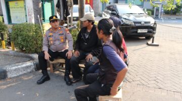 Cegah 3C dan Narkoba, Polsek Kalideres Sambangi Juru Parkir Lewat Jaga Jakarta On The Spot