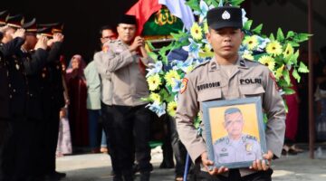 Penghormatan Terakhir, Polres Sarolangun Gelar Pemakaman Kedinasan Aipda Feriyanto Rambe