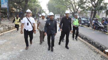 Tinjau Perbaikan Jalan M. Toha, Sachrudin Pastikan Tuntas Sesuai Target!