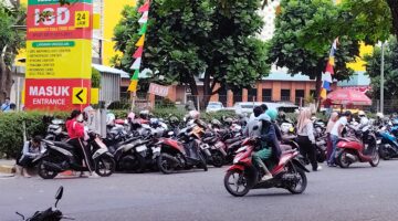 Parkir Liar Depan RS Hermina Daan Mogot Kembali Marak, Warga Soroti Efektivitas Penertiban Dishub