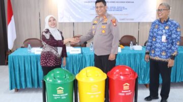 Polsek Kalideres Dukung Edukasi Literasi Keuangan dan Kepedulian Lingkungan Bersama PT MBK Ventura