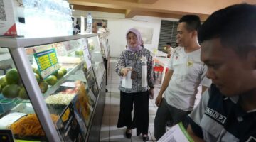 Jumat Berkah Diluncurkan di Kantor Wali Kota Jakbar, Donasi Rp5,1 Juta Disalurkan untuk Petugas