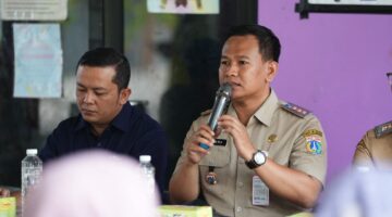 67 Petugas Gerobak Sampah Meruya Selatan Didorong Ikut BPJS Ketenagakerjaan