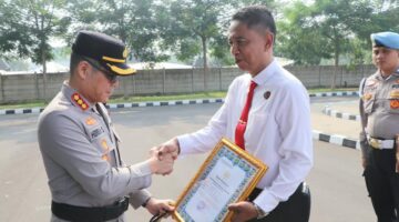 12 Personel Polres Metro Tangerang Kota Terima Penghargaan Kapolda atas Pengungkapan Kasus Narkoba