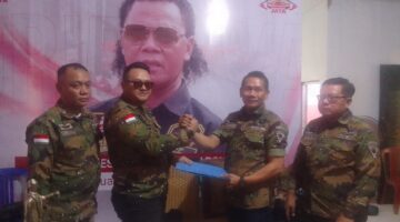 Ketua DPC Grib Jaya H.Trisna Rizki Nugraha, Serahkan SK Kepengurusan PAC Se – Kabupaten Purwakarta